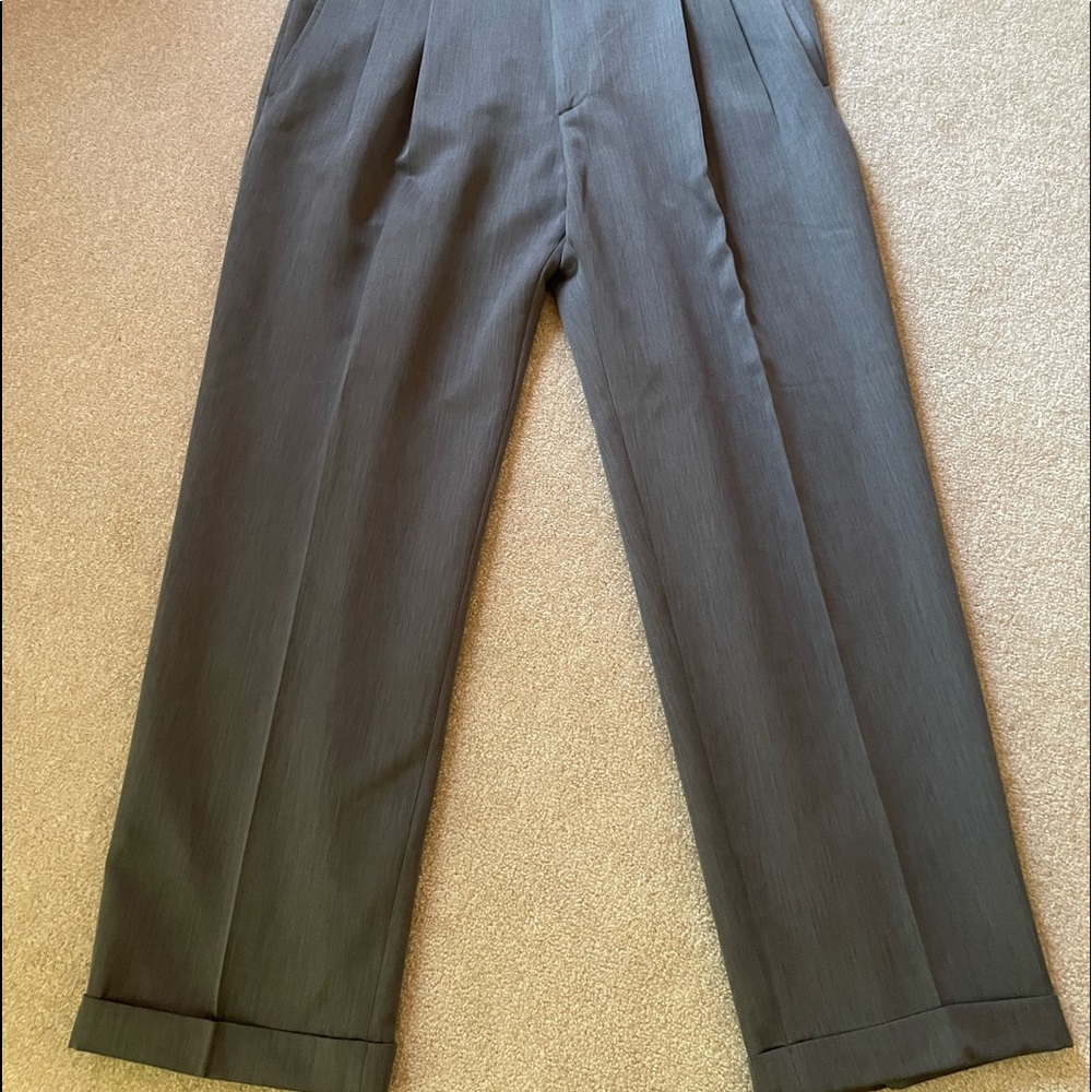 Mens gray Haggar dress slacks cuffed hem 36x30 Like New worn once